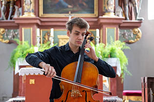 Teilnehmerkonzert in der Pfarrkirche St. Martin: Jonas Campos-Siebeck, Violincello
