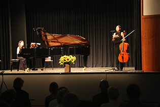 Mufei Feng, cello und Tomoko Ichinose, piano