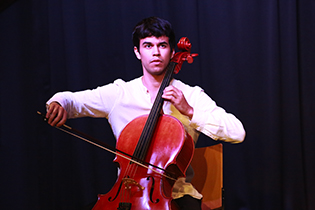 Ernesto Fernandéz, cello