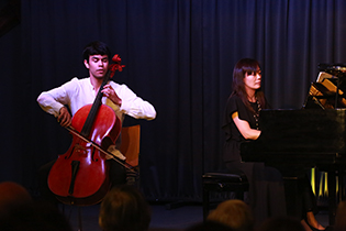 Ernesto Fernandéz, Violoncello und Tomoko Ichinose, Klavier