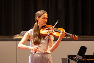 1. Interner Vortragsabend: Lara Sophie Schmitt, Viola