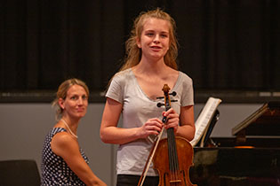 2nd internal concert: Hannah Geißler, viola