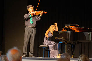 1. Abschlusskonzert in der Festhalle: Taihei Wada, Viola
mit Cornelia Glassl