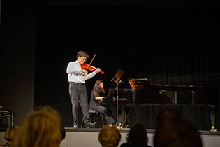 2. Abschlusskonzert in der Festhalle: Jin Hyoung Park, Violine mit Eun Jung Son, Klavier