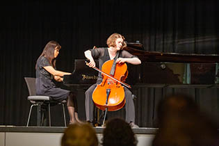 2. Abschlusskonzert in der Festhalle: Ann-Claire Dani, Violoncello mit Tomoko Ichinose, Klavier