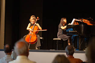 1. Abschlusskonzert in der Festhalle: Jana Morgenstern, Violoncello
mit Tomoko Ichinose
