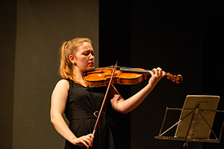 Carla Usberti, viola