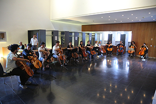 Dress rehearsal cello ensemble