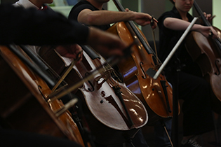 Pausenspaß mit Cello-Ensemble