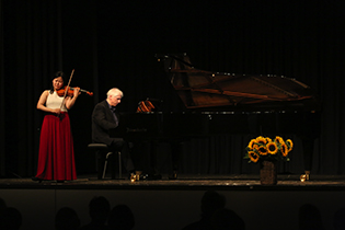 Mio Sasaki, violin and Uwe Brandt, piano