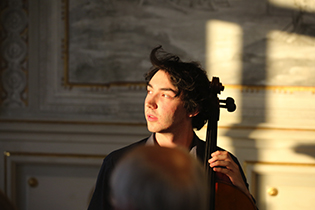 In the right light: Unaí Sanchez, cello