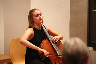 Alice Bonamore, cello