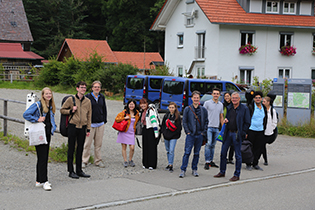 Mit dem Bus zum Haus Tanne