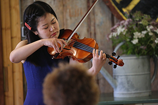 Mio Sasaki, violin