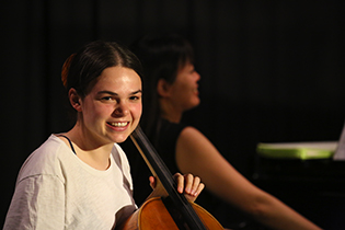 Elisabeth Hoffmann, cello