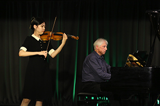 Jiyeong Yoon, Violine und Uwe Brandt, Klavier