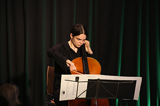 Elisabeth Hoffmann, cello