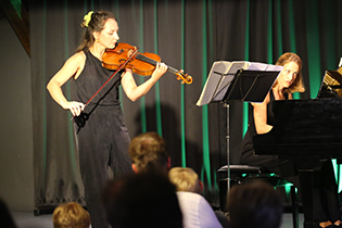 Jana Metasch, Viola und Cornelia Glassl, Klavier