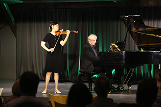 Jiyeong Yoon, Violin and Uwe Brandt, piano