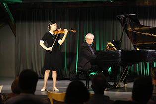 Jiyeong Yoon, Violine und Uwe Brandt, Klavier