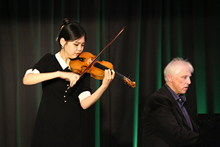 Jiyeong Yoon, Violine und Uwe Brandt, Klavier