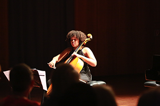 Maria Bovensmann, cello