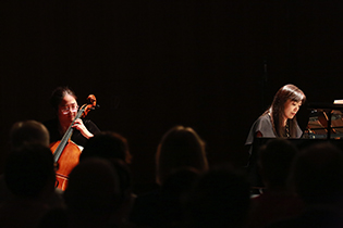 Nelika Yukawa, Violoncello und Tomoko Ichinose, Klavier