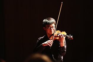 Yunhe Tang, violin