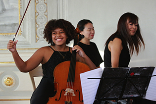 Maria Bovensmann, cello