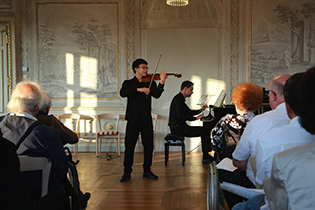 Yunhe Tang, violin