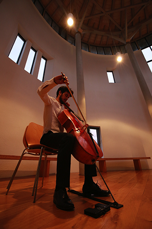 Ernesto Fernandéz, Violoncello