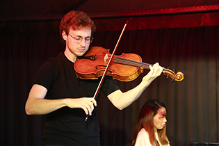 Ionel Ungureanu warming up