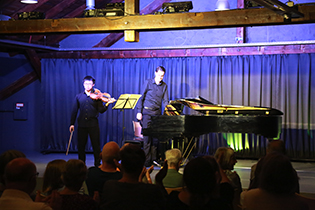 Yunhe Tang, Violine und Alexei Petrov, Klavier